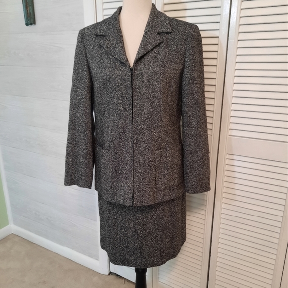 Talbots Dresses & Skirts - Talbots silk wool 2pc suit skirt blazer set sz 10P *Y